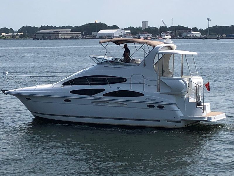 2006 Cruisers Yachts 385 Motoryacht