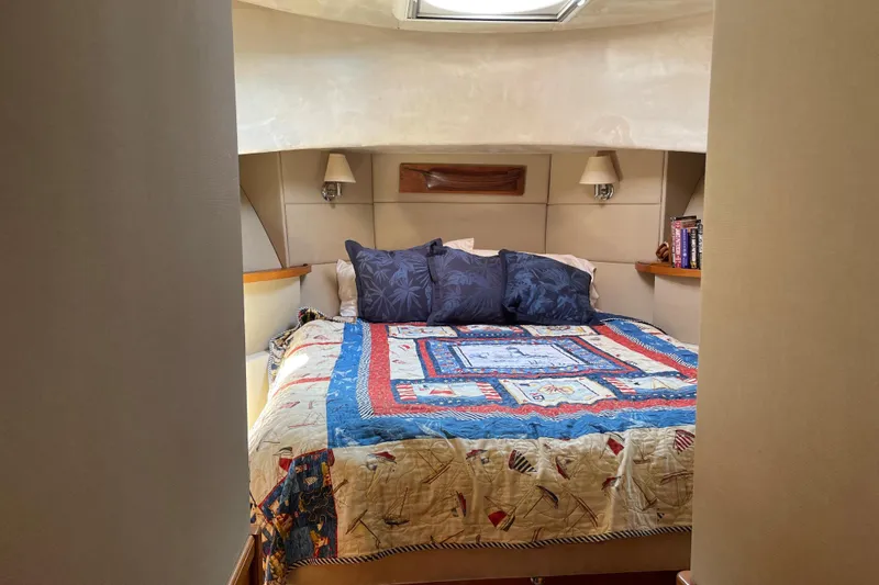  Yacht Photos Pics Cozy bedroom in 2007 Fathom Yachts 40, featuring a colorful quilt and plush pillows.