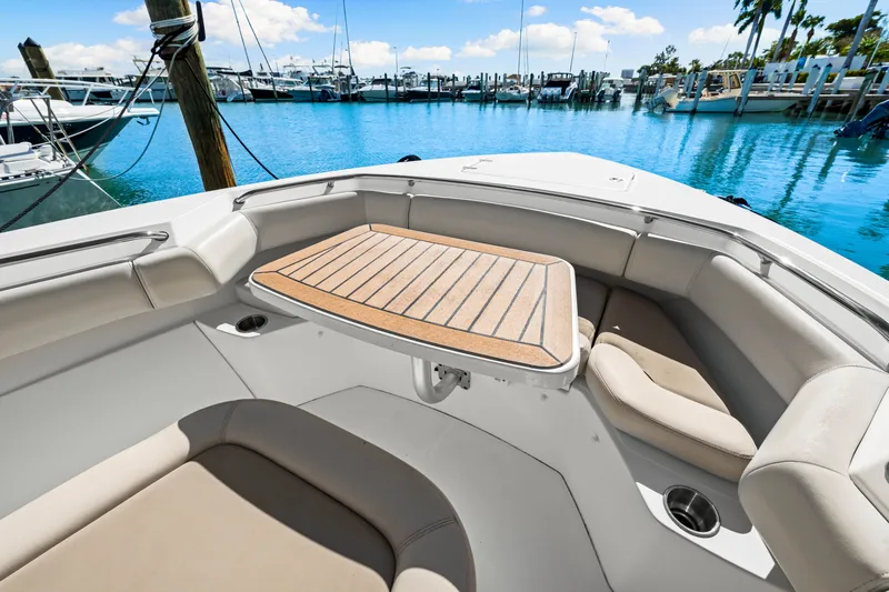  Yacht Photos Pics Boston Whaler 280 Outrage 2017, interior view with table and seating area.