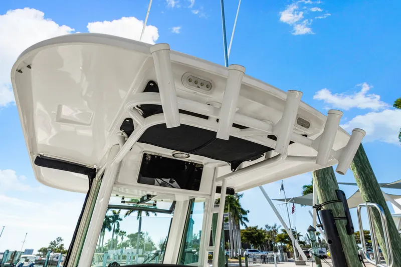  Yacht Photos Pics 2017 Boston Whaler 280 Outrage boat top view.