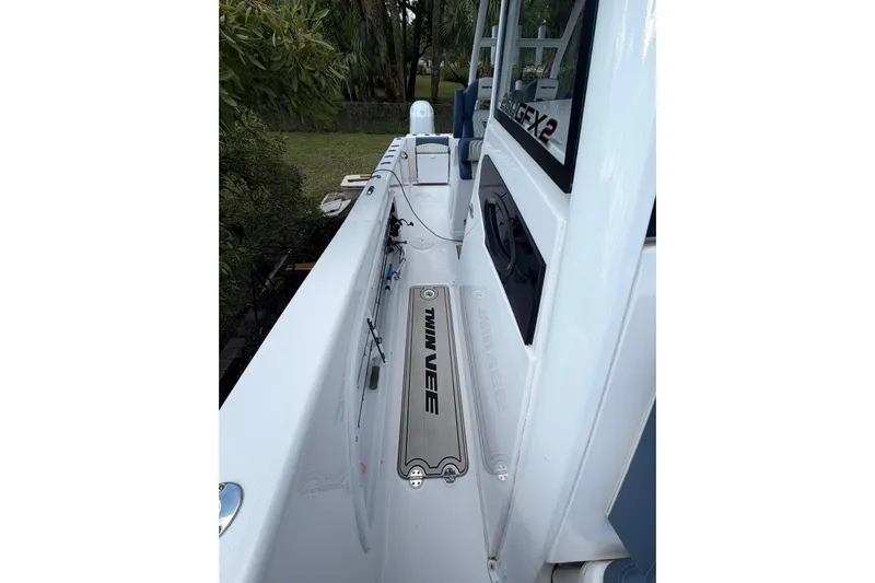  Yacht Photos Pics 2025 Twin Vee 260 GFX2 CC boat deck, sleek design, and modern features.