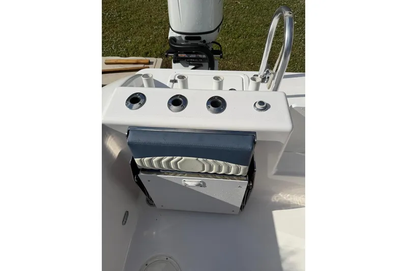  Yacht Photos Pics 2025 Twin Vee 260 GFX2 CC boat console with rod holders and seating.