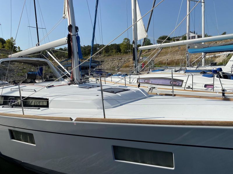 2018 Beneteau Oceanis 38.1