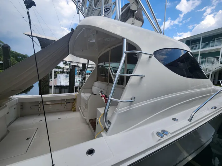  Yacht Photos Pics 2015 Jupiter 41 SB boat docked, showcasing sleek design and spacious deck under a blue sky.