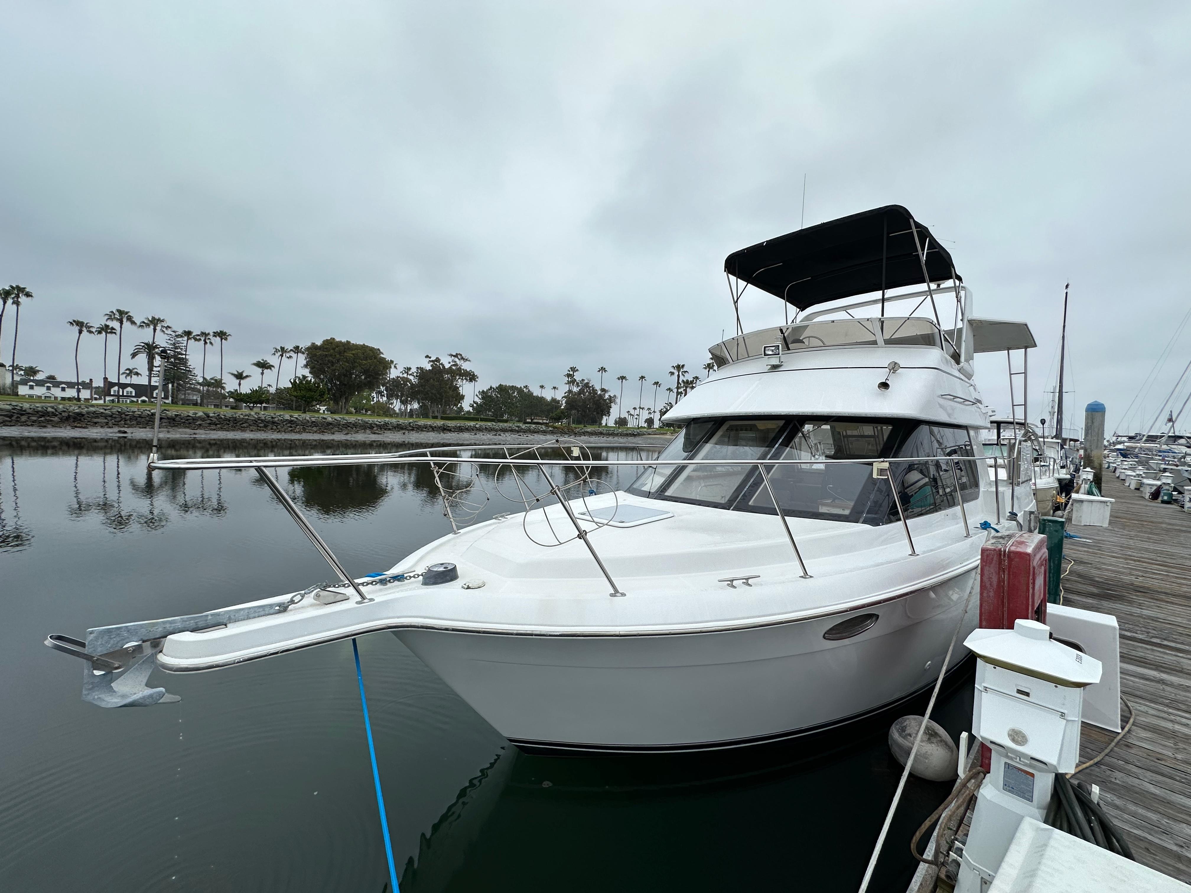 1999 Carver 326 Motor Yacht Flybridge for sale - YachtWorld