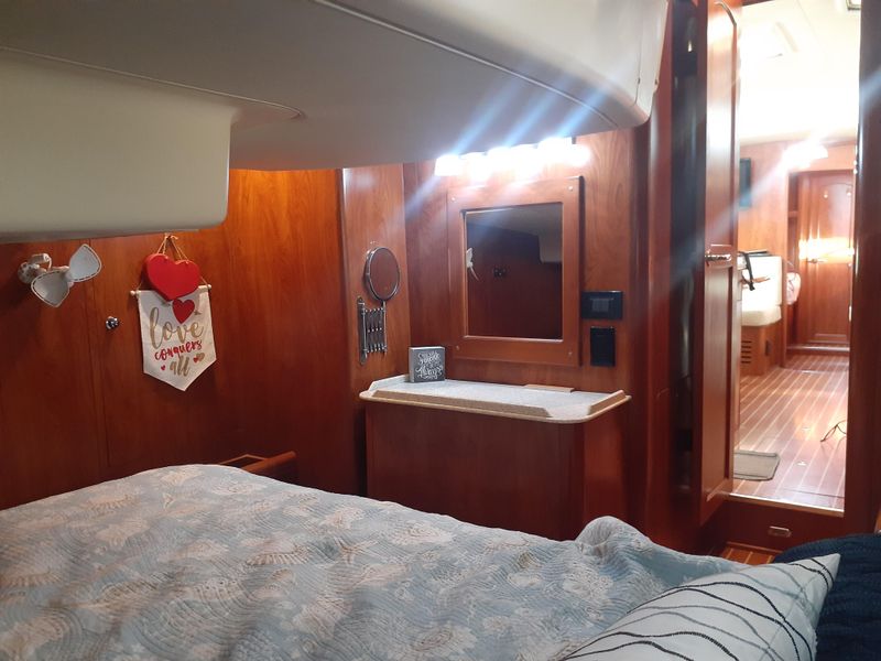 2011 Hunter 41 Deck Salon