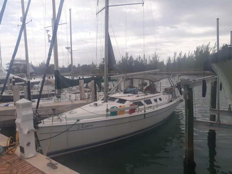 2011 Hunter 41 Deck Salon