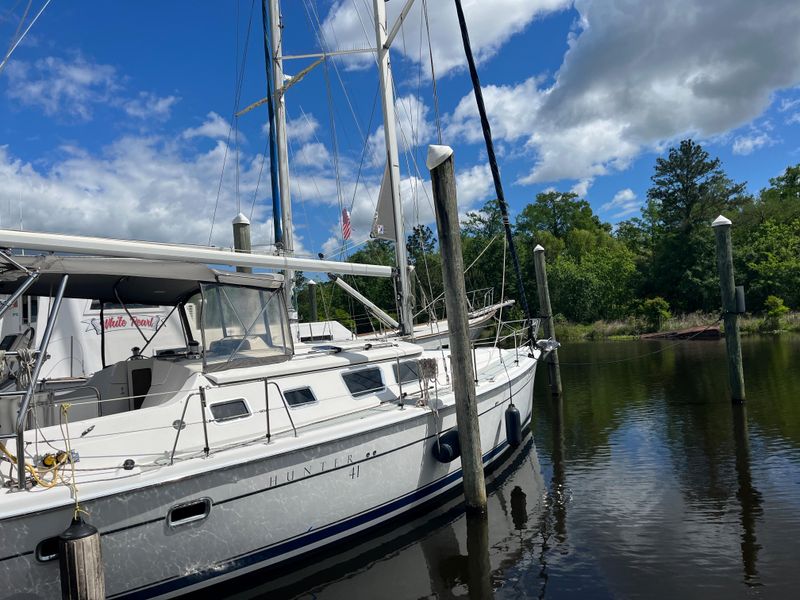 2011 Hunter 41 Deck Salon