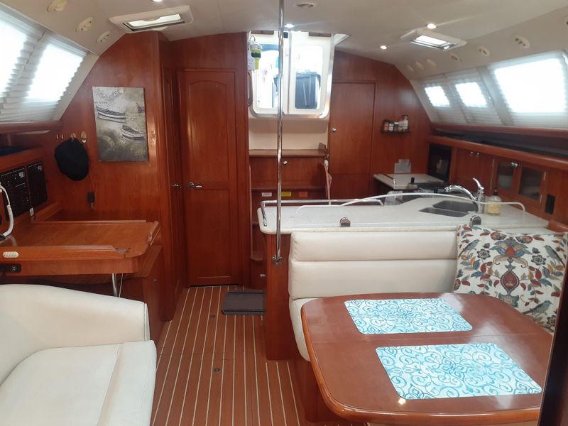 2011 Hunter 41 Deck Salon