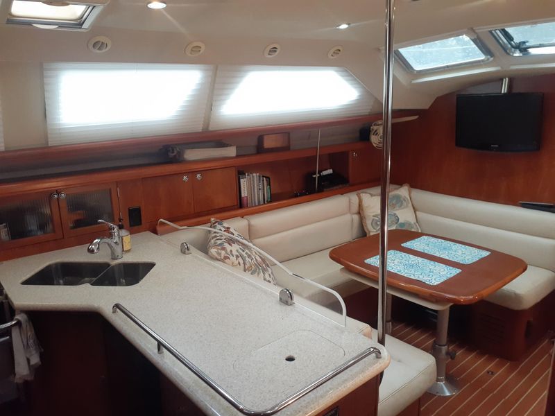 2011 Hunter 41 Deck Salon