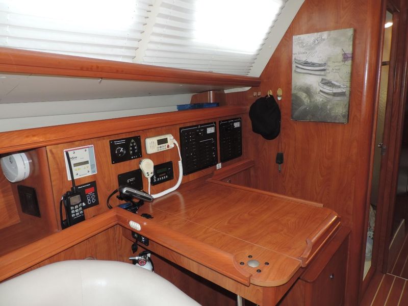 2011 Hunter 41 Deck Salon