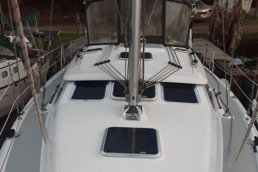 2011 Hunter 41 Deck Salon