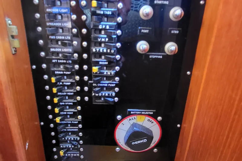 Maia Yacht Photos Pics 