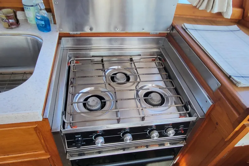 Maia Yacht Photos Pics 