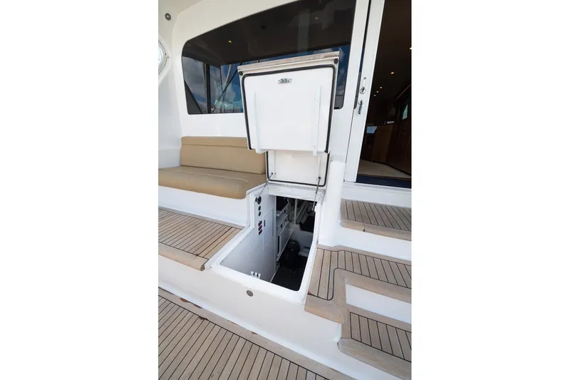 Defiance Yacht Photos Pics 2007 Viking 64 Convertible yacht interior with open hatch and seating area.