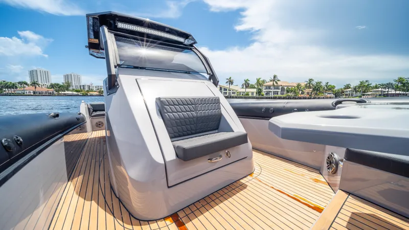 Skipper 38 Twin Mercury 400 V10 Verado Yacht Photos Pics Luxury Skipper-BSK 38 yacht, 2025 model, with sleek design and spacious deck.