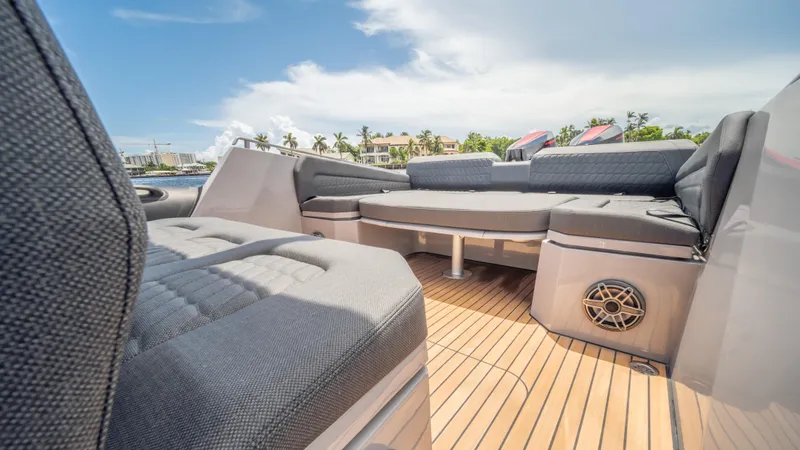 Skipper 38 Twin Mercury 400 V10 Verado Yacht Photos Pics Luxurious Skipper-BSK 38 boat interior, 2025 model, featuring plush seating and sleek design.