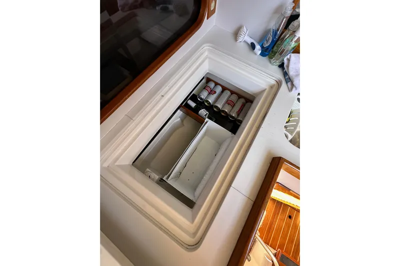 Ma Jolie Yacht Photos Pics Interior view of a 1996 J Boats J/120, featuring a built-in cooler with beverages.