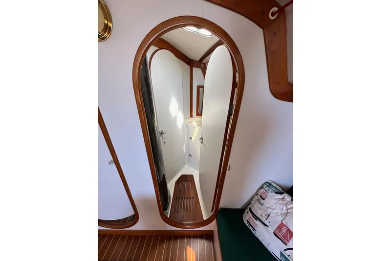 Ma Jolie Yacht Photos Pics Interior of 1996 J Boats J/120 sailboat, featuring wooden trim and compact bathroom.