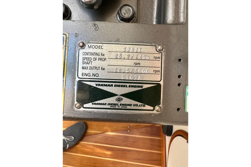 Ma Jolie Yacht Photos Pics Yanmar diesel engine plate on 1996 J Boats J/120 sailboat.