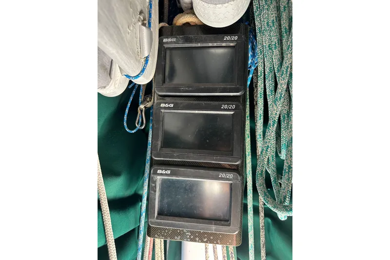 Ma Jolie Yacht Photos Pics B&G marine displays and ropes on a 1996 J Boats J/120 sailboat.