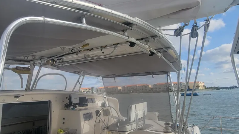 6 Kat Yacht Photos Pics 