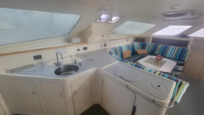 6 Kat Yacht Photos Pics 