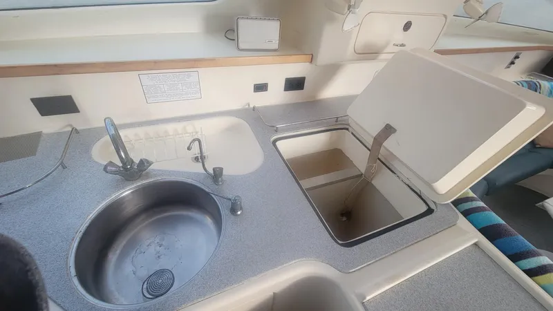 6 Kat Yacht Photos Pics 