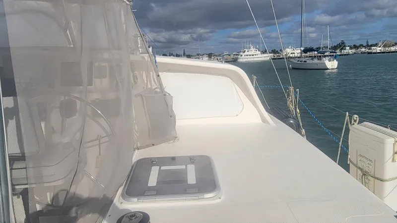 6 Kat Yacht Photos Pics 