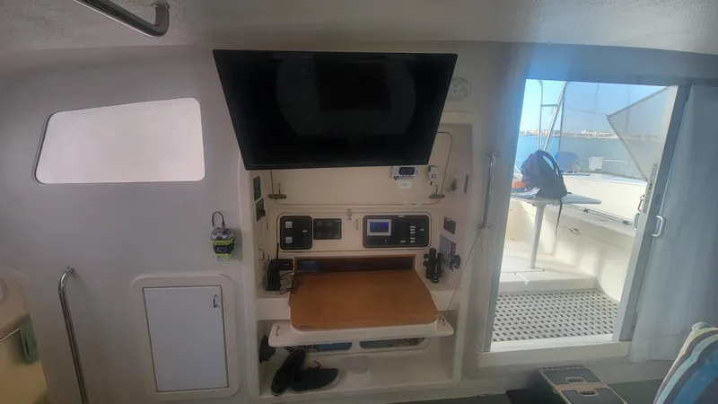 6 Kat Yacht Photos Pics 