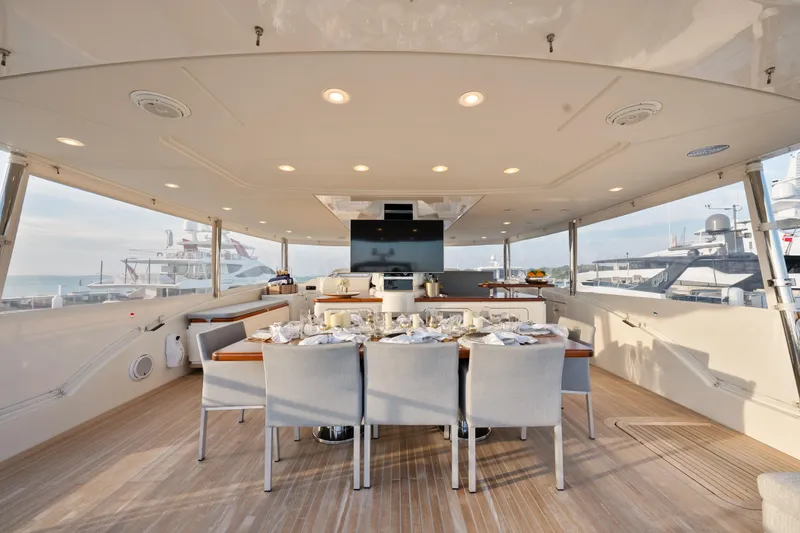 Fontana Yacht Photos Pics Luxurious dining area on 2012 Sanlorenzo SD92 yacht, featuring elegant table setting and modern design.