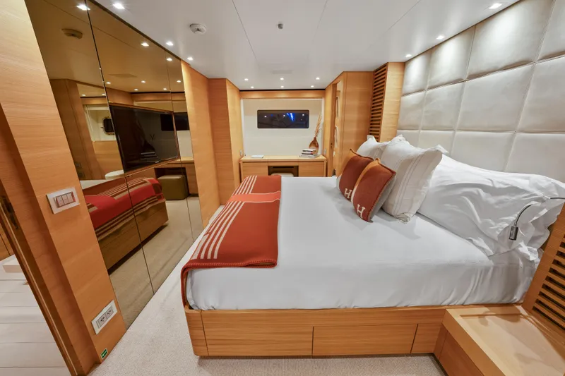 Fontana Yacht Photos Pics 