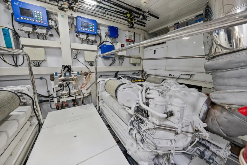 Fontana Yacht Photos Pics 