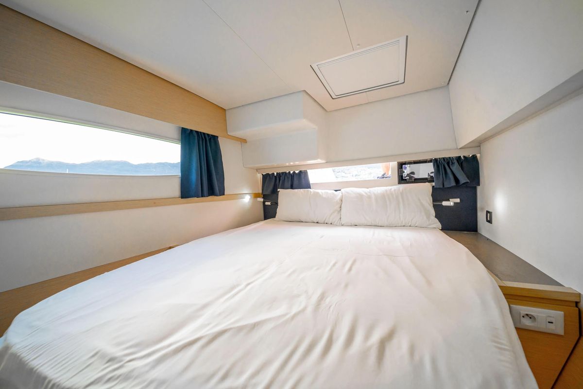 2016 Fountaine Pajot 49 