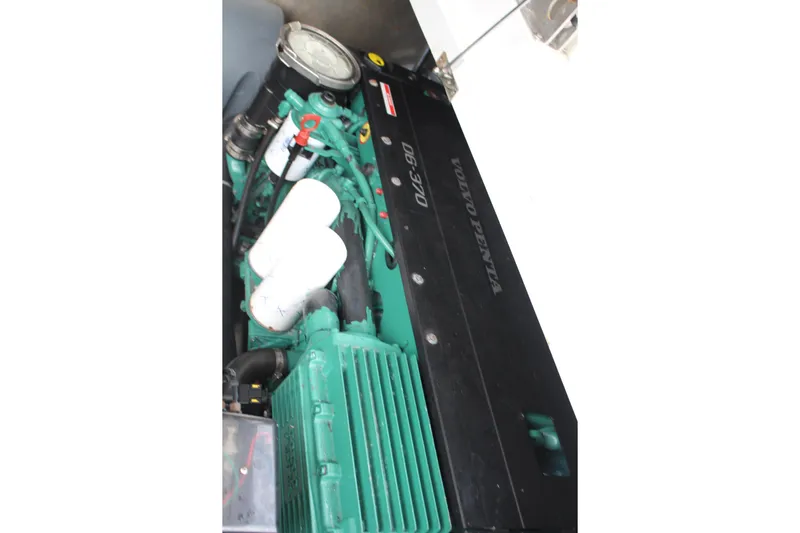  Yacht Photos Pics Volvo Penta engine in 2017 Galeon 385 HTS yacht, model D6-370.