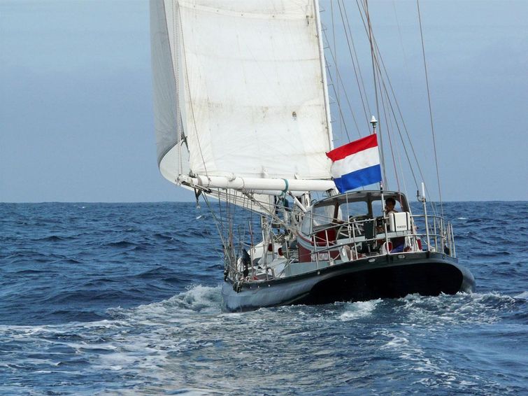 1981-75-6-schooner-bermuda