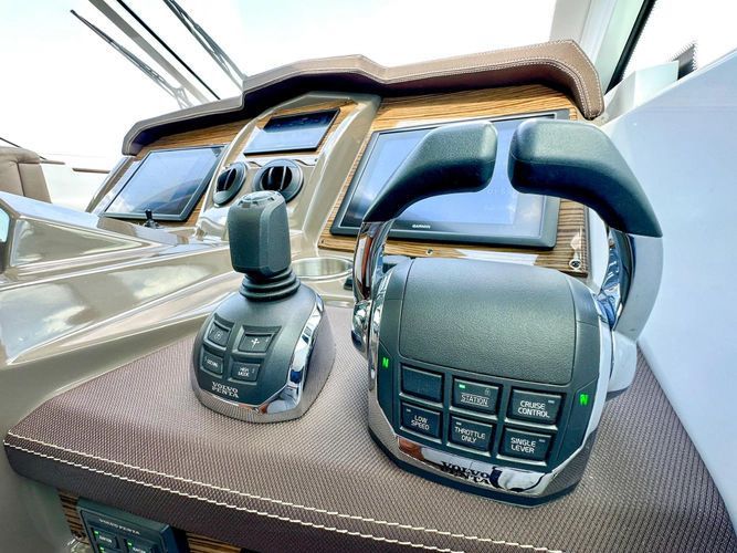 2016 Cruisers Yachts 45 