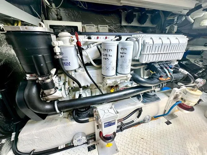  Yacht Photos Pics 2016 Cruisers Yachts 45 Cantius - Image 39