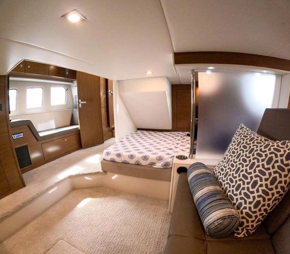 2016 Cruisers Yachts 45 