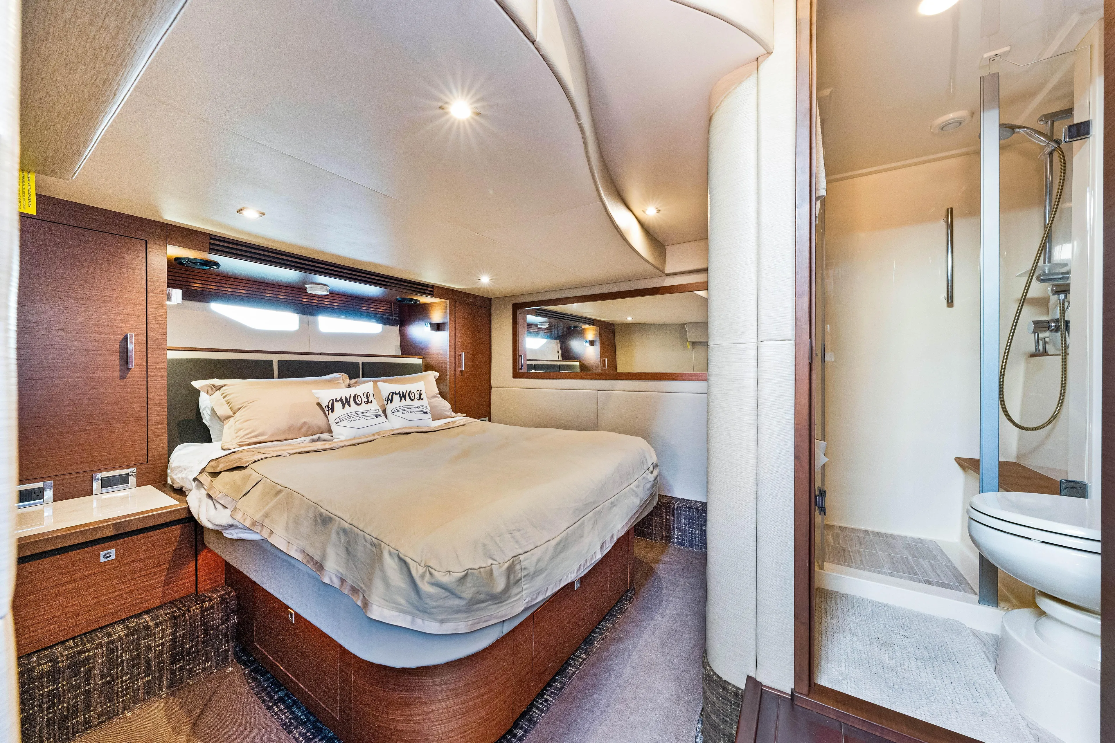  Yacht Photos Pics Luxurious 2016 Sea Ray 510 Sundancer yacht bedroom with ensuite bathroom.