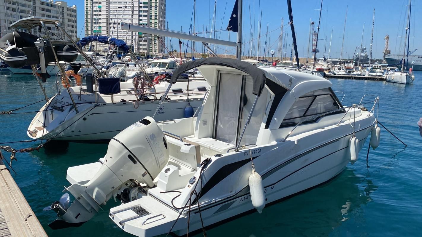 2018 Beneteau Antares 7