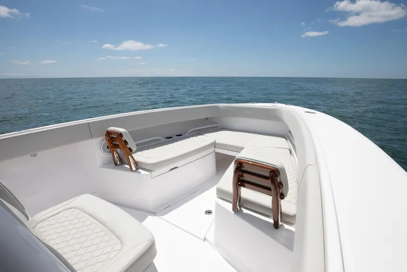  Yacht Photos Pics FWD Seating