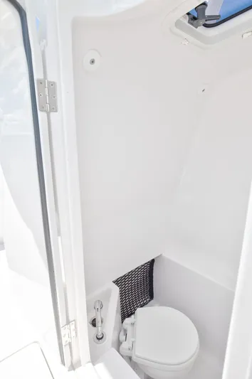  Yacht Photos Pics Head