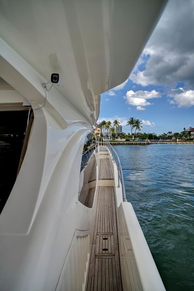 2012-70-azimut-70