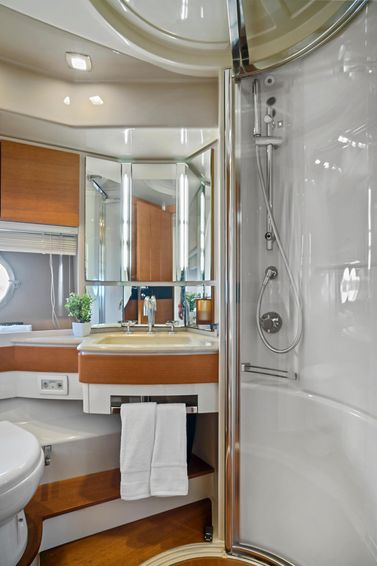 2012-70-azimut-70
