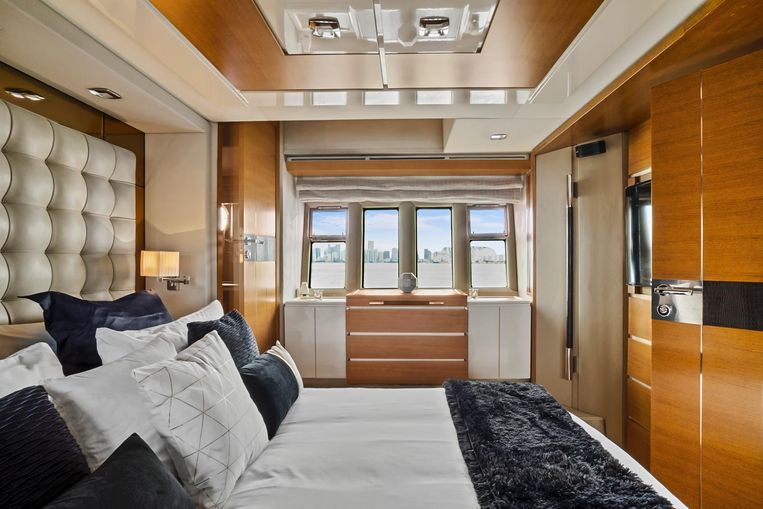 2012-70-azimut-70