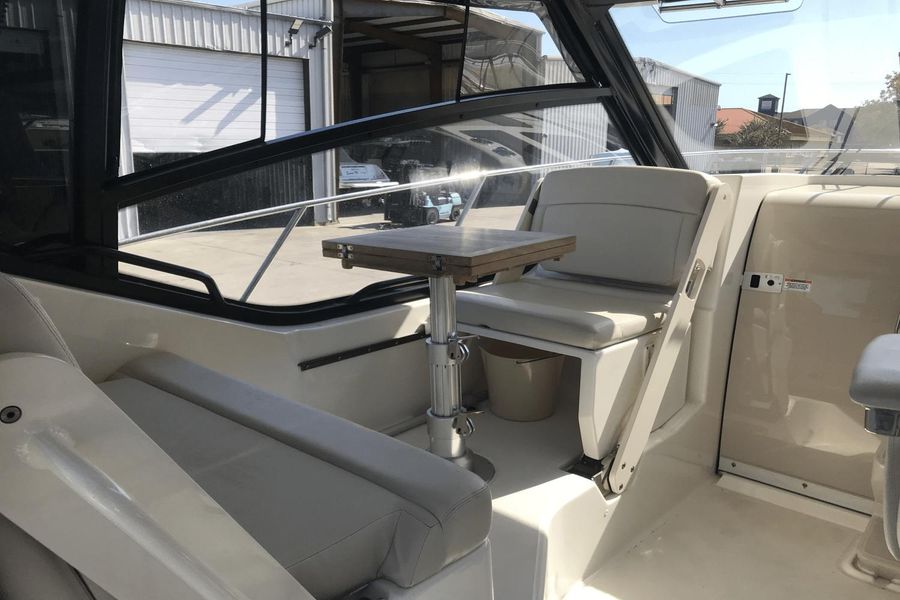 2021 Boston Whaler 325 Conquest