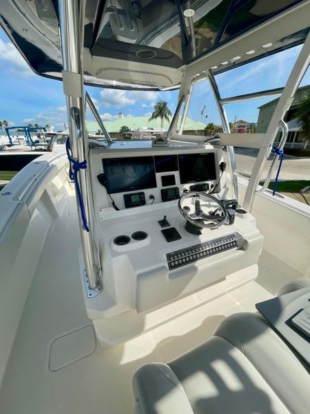 2018 Invincible 39 Open Fisherman