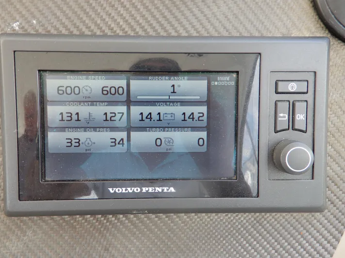  Yacht Photos Pics Volvo Penta engine display on 2008 Cruisers Yachts 460 Express, showing speed, temperature, and pressure.