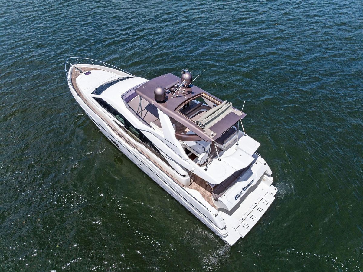 2015 Ferretti Yachts 69 